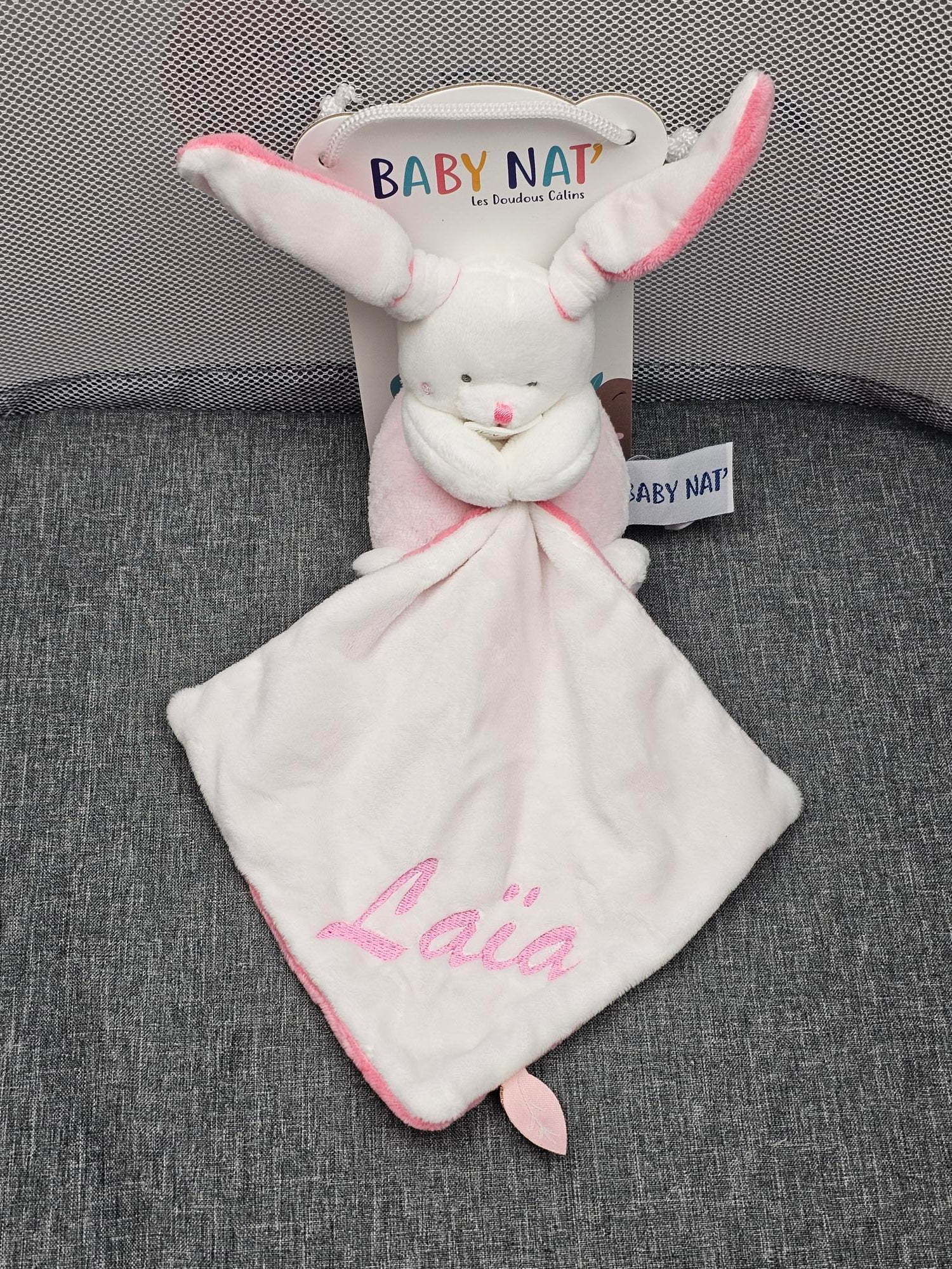 Pantin avec doudou lapin fille 12 cm personnalisé | BabyNat